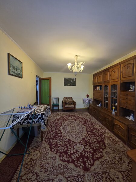 Piata Trapezului, 1 minut metrou,