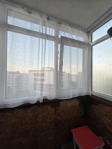 Piata Trapezului, 1 minut metrou,