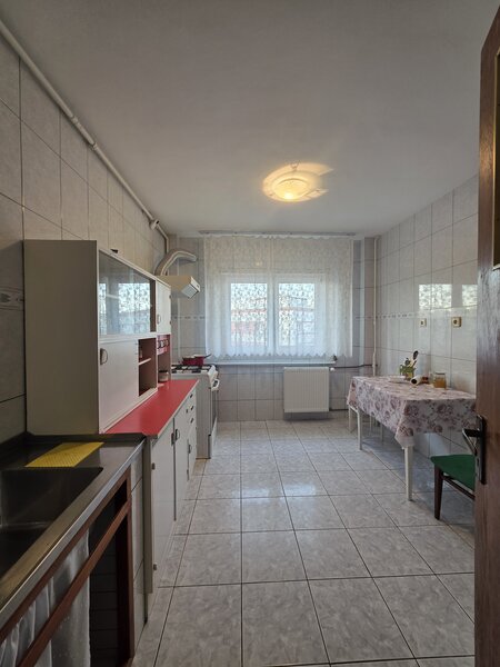 Piata Trapezului, 1 minut metrou,